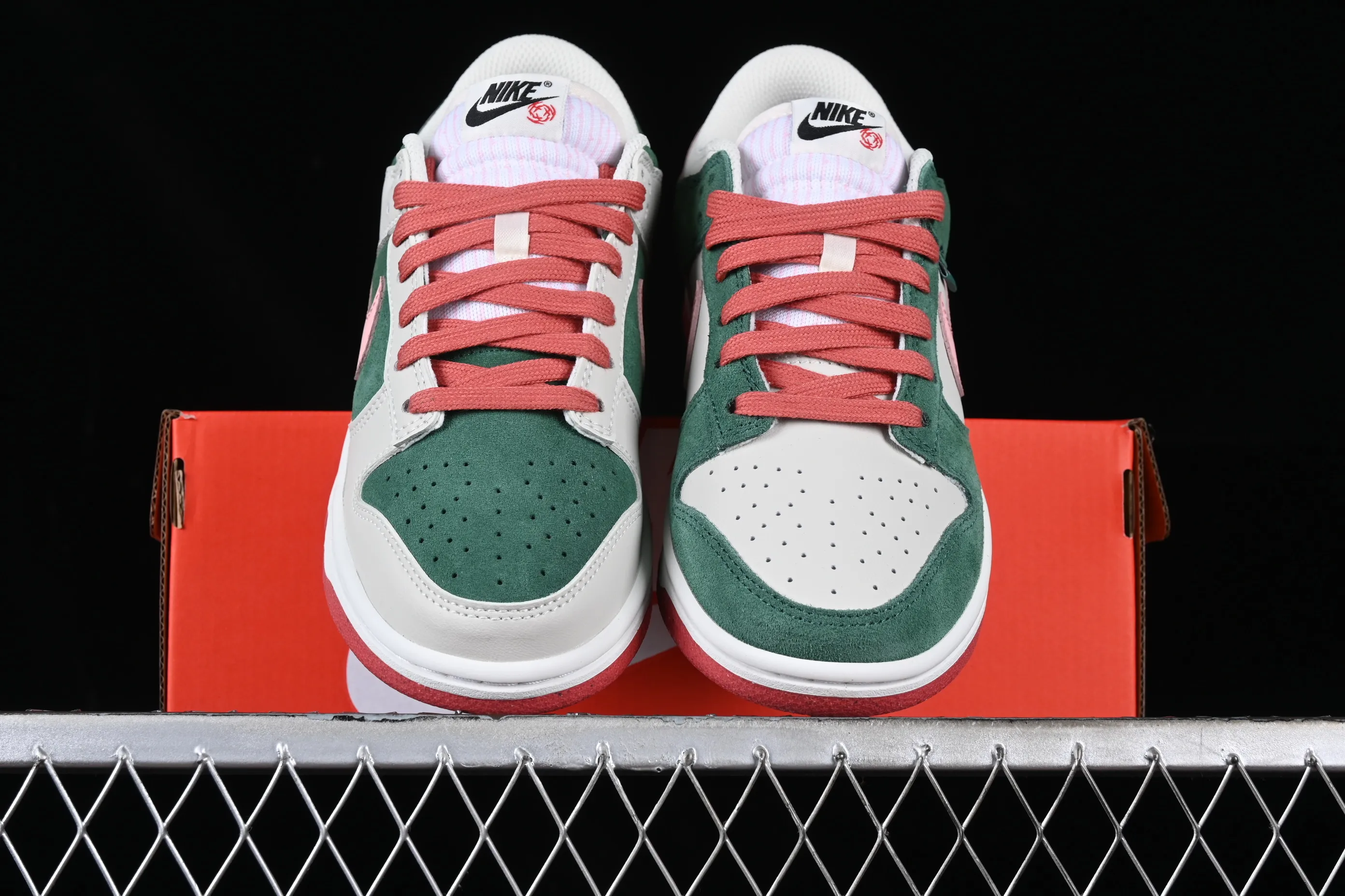 All Categories Nk SB Dunk Series Nk SB Dunk Low Low-top sneakers Nk Dunk Low "All Petals United" Sonorous Rose SB low-top casual sneakers FN8923-061